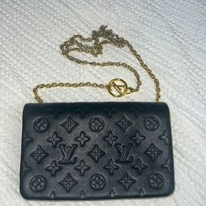Lv clutch bag